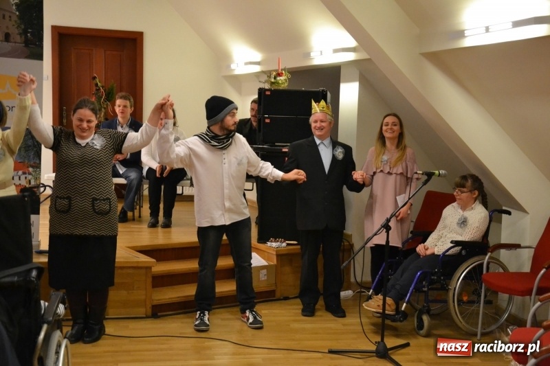 Zdjęcie w galerii na portalu naszraciborz.pl: Szczególne spotkanie wigilijne na raciborskim zamku  wiadomości z regionu