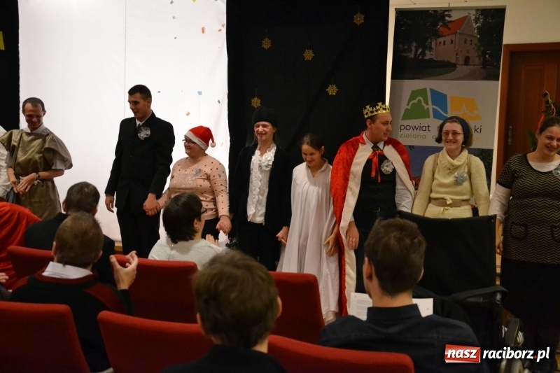Zdjęcie w galerii na portalu naszraciborz.pl: Szczególne spotkanie wigilijne na raciborskim zamku  wiadomości z regionu