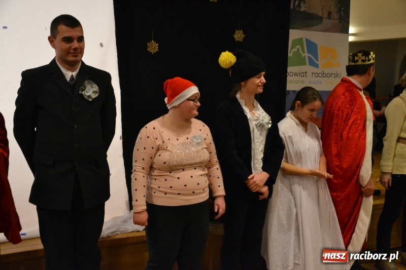 Zdjęcie w galerii na portalu naszraciborz.pl: Szczególne spotkanie wigilijne na raciborskim zamku  wiadomości z regionu