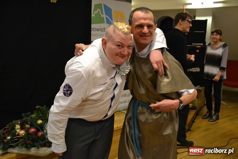 Zdjęcie w galerii na portalu naszraciborz.pl: Szczególne spotkanie wigilijne na raciborskim zamku  wiadomości z regionu