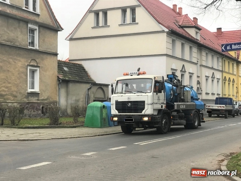 Zdjęcie w galerii na portalu naszraciborz.pl: Akcja strażaków na Stalmacha. Z poddasza wydobywał się dym wiadomości z regionu