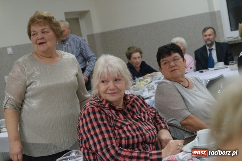 Zdjęcie w galerii na portalu naszraciborz.pl: Anioły z Kobiet Aktywnych w Nędzy pamiętają o potrzebujących wiadomości z regionu