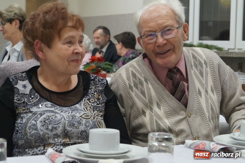 Zdjęcie w galerii na portalu naszraciborz.pl: Anioły z Kobiet Aktywnych w Nędzy pamiętają o potrzebujących wiadomości z regionu