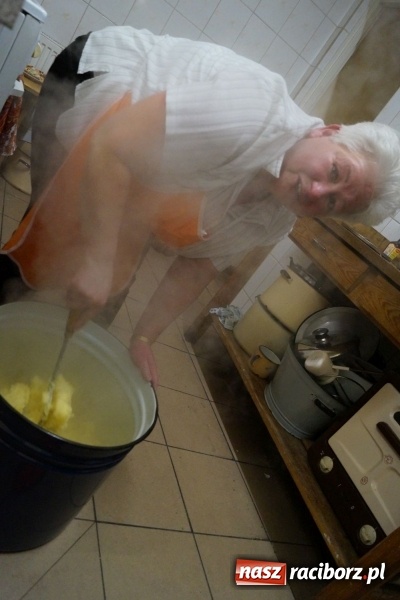 Zdjęcie w galerii na portalu naszraciborz.pl: Anioły z Kobiet Aktywnych w Nędzy pamiętają o potrzebujących wiadomości z regionu