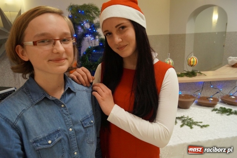 Zdjęcie w galerii na portalu naszraciborz.pl: Anioły z Kobiet Aktywnych w Nędzy pamiętają o potrzebujących wiadomości z regionu