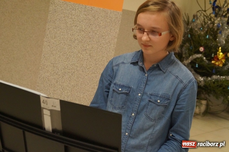 Zdjęcie w galerii na portalu naszraciborz.pl: Anioły z Kobiet Aktywnych w Nędzy pamiętają o potrzebujących wiadomości z regionu