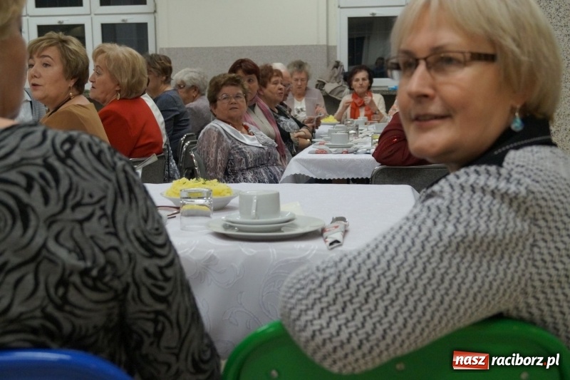 Zdjęcie w galerii na portalu naszraciborz.pl: Anioły z Kobiet Aktywnych w Nędzy pamiętają o potrzebujących wiadomości z regionu