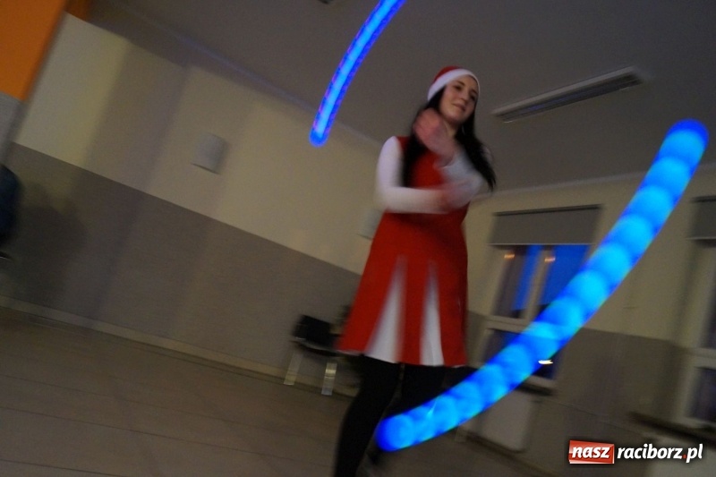 Zdjęcie w galerii na portalu naszraciborz.pl: Anioły z Kobiet Aktywnych w Nędzy pamiętają o potrzebujących wiadomości z regionu