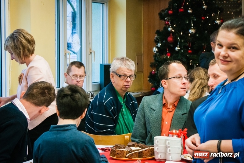 Zdjęcie w galerii na portalu naszraciborz.pl: Warsztaty Terapii Zajęciowej zorganizowały wigilię wiadomości z regionu