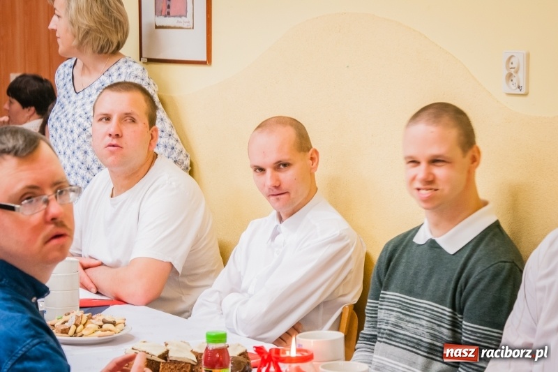 Zdjęcie w galerii na portalu naszraciborz.pl: Warsztaty Terapii Zajęciowej zorganizowały wigilię wiadomości z regionu