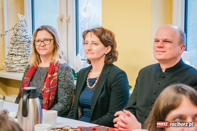 Zdjęcie w galerii na portalu naszraciborz.pl: Warsztaty Terapii Zajęciowej zorganizowały wigilię wiadomości z regionu