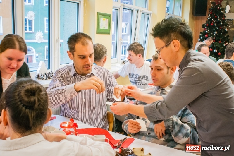 Zdjęcie w galerii na portalu naszraciborz.pl: Warsztaty Terapii Zajęciowej zorganizowały wigilię wiadomości z regionu