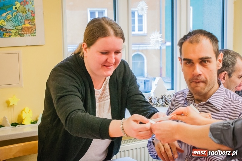 Zdjęcie w galerii na portalu naszraciborz.pl: Warsztaty Terapii Zajęciowej zorganizowały wigilię wiadomości z regionu