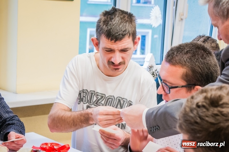 Zdjęcie w galerii na portalu naszraciborz.pl: Warsztaty Terapii Zajęciowej zorganizowały wigilię wiadomości z regionu