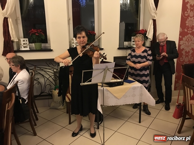 Zdjęcie w galerii na portalu naszraciborz.pl: Spotkanie opłatkowe Uniwersytetu III Wieku wiadomości z regionu