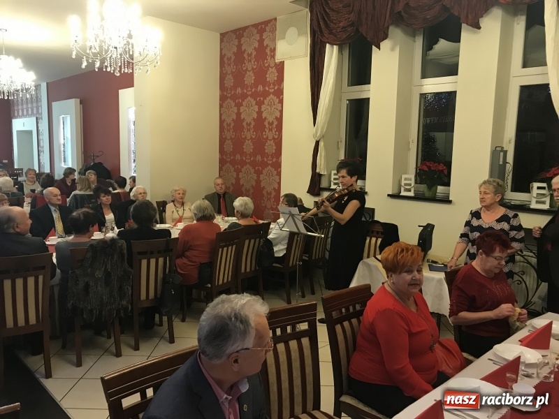 Zdjęcie w galerii na portalu naszraciborz.pl: Spotkanie opłatkowe Uniwersytetu III Wieku wiadomości z regionu