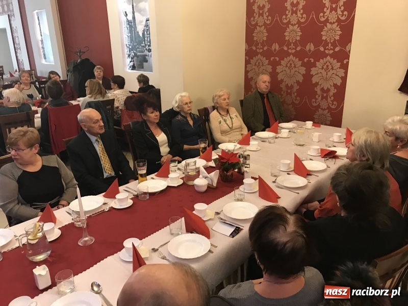 Zdjęcie w galerii na portalu naszraciborz.pl: Spotkanie opłatkowe Uniwersytetu III Wieku wiadomości z regionu