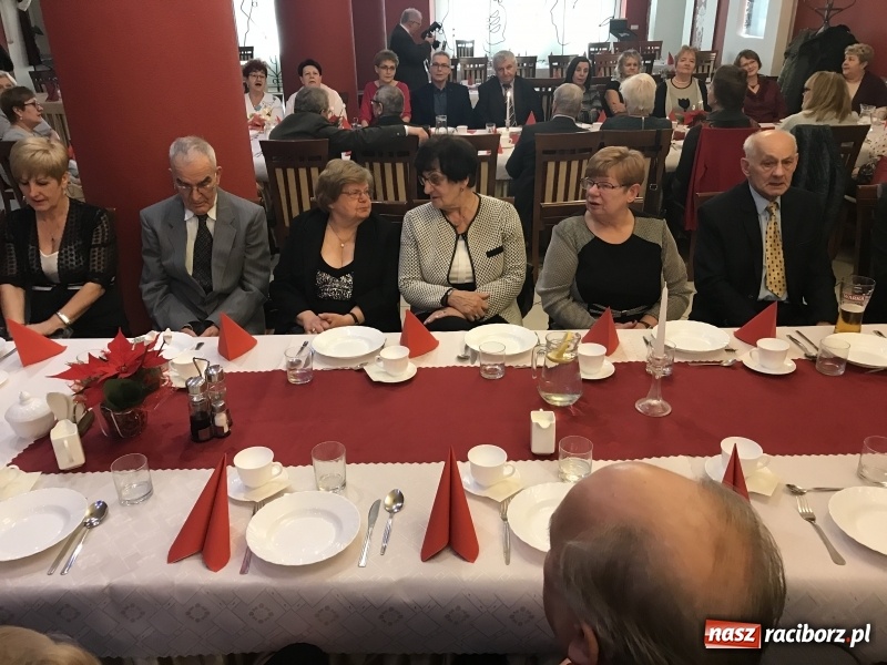 Zdjęcie w galerii na portalu naszraciborz.pl: Spotkanie opłatkowe Uniwersytetu III Wieku wiadomości z regionu