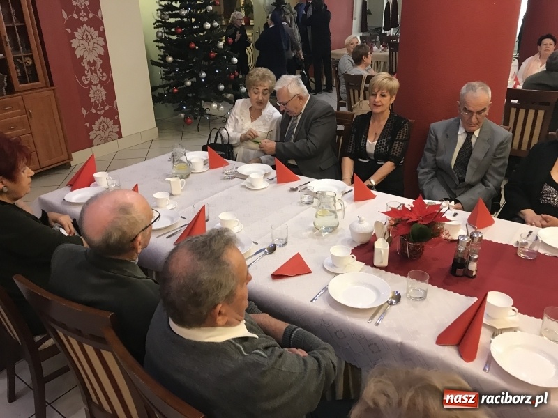 Zdjęcie w galerii na portalu naszraciborz.pl: Spotkanie opłatkowe Uniwersytetu III Wieku wiadomości z regionu