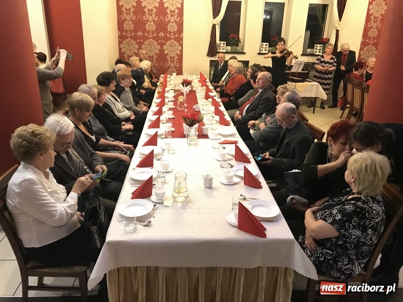 Zdjęcie w galerii na portalu naszraciborz.pl: Spotkanie opłatkowe Uniwersytetu III Wieku wiadomości z regionu