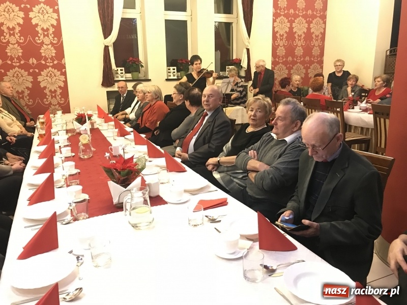 Zdjęcie w galerii na portalu naszraciborz.pl: Spotkanie opłatkowe Uniwersytetu III Wieku wiadomości z regionu