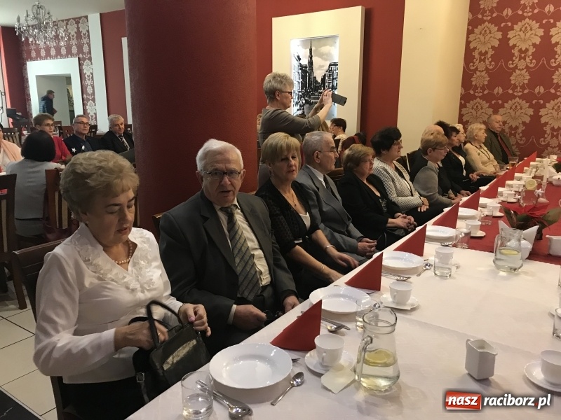 Zdjęcie w galerii na portalu naszraciborz.pl: Spotkanie opłatkowe Uniwersytetu III Wieku wiadomości z regionu