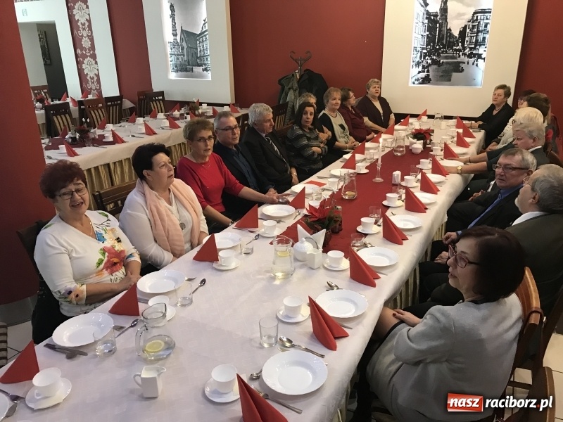 Zdjęcie w galerii na portalu naszraciborz.pl: Spotkanie opłatkowe Uniwersytetu III Wieku wiadomości z regionu