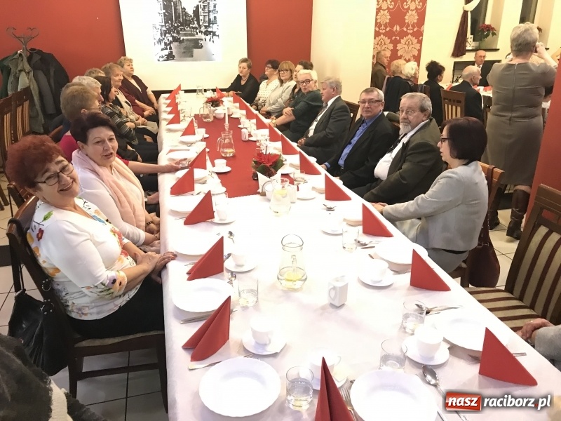 Zdjęcie w galerii na portalu naszraciborz.pl: Spotkanie opłatkowe Uniwersytetu III Wieku wiadomości z regionu