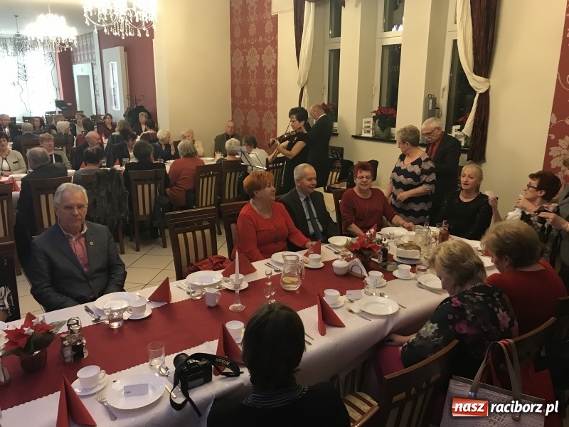Zdjęcie w galerii na portalu naszraciborz.pl: Spotkanie opłatkowe Uniwersytetu III Wieku wiadomości z regionu