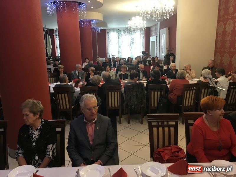Zdjęcie w galerii na portalu naszraciborz.pl: Spotkanie opłatkowe Uniwersytetu III Wieku wiadomości z regionu