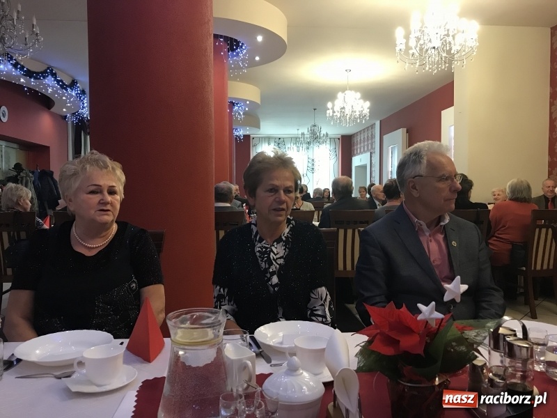 Zdjęcie w galerii na portalu naszraciborz.pl: Spotkanie opłatkowe Uniwersytetu III Wieku wiadomości z regionu