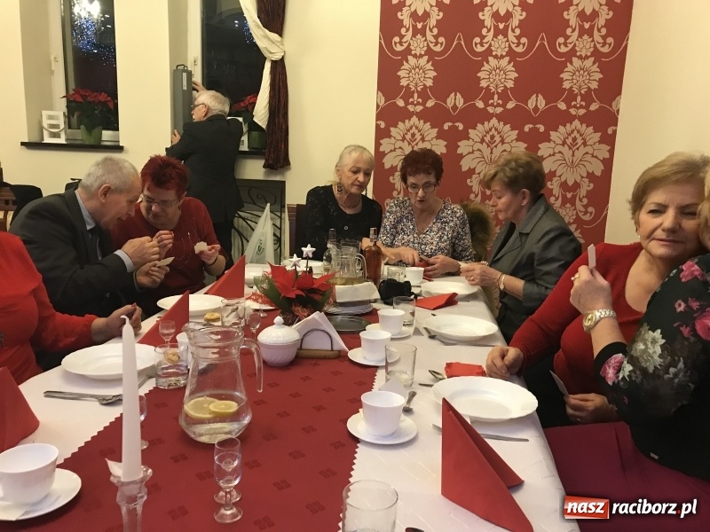 Zdjęcie w galerii na portalu naszraciborz.pl: Spotkanie opłatkowe Uniwersytetu III Wieku wiadomości z regionu