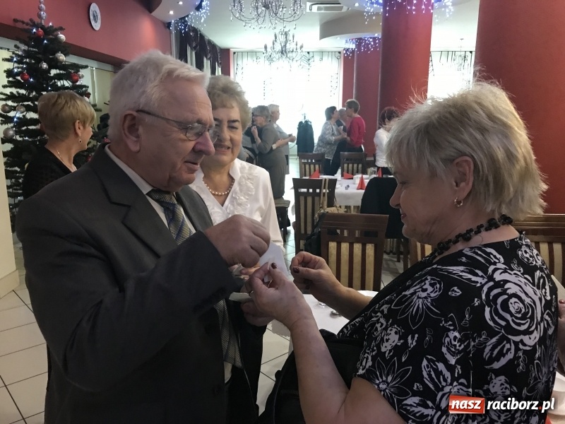 Zdjęcie w galerii na portalu naszraciborz.pl: Spotkanie opłatkowe Uniwersytetu III Wieku wiadomości z regionu