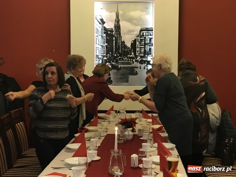 Zdjęcie w galerii na portalu naszraciborz.pl: Spotkanie opłatkowe Uniwersytetu III Wieku wiadomości z regionu