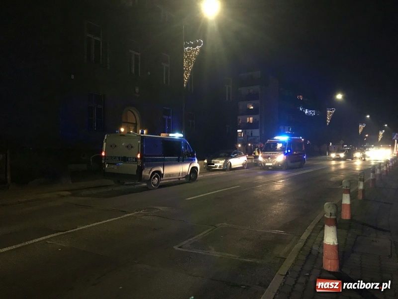 Zdjęcie w galerii na portalu naszraciborz.pl: Potrącenie pieszego przy Urzędzie Skarbowym wiadomości z regionu