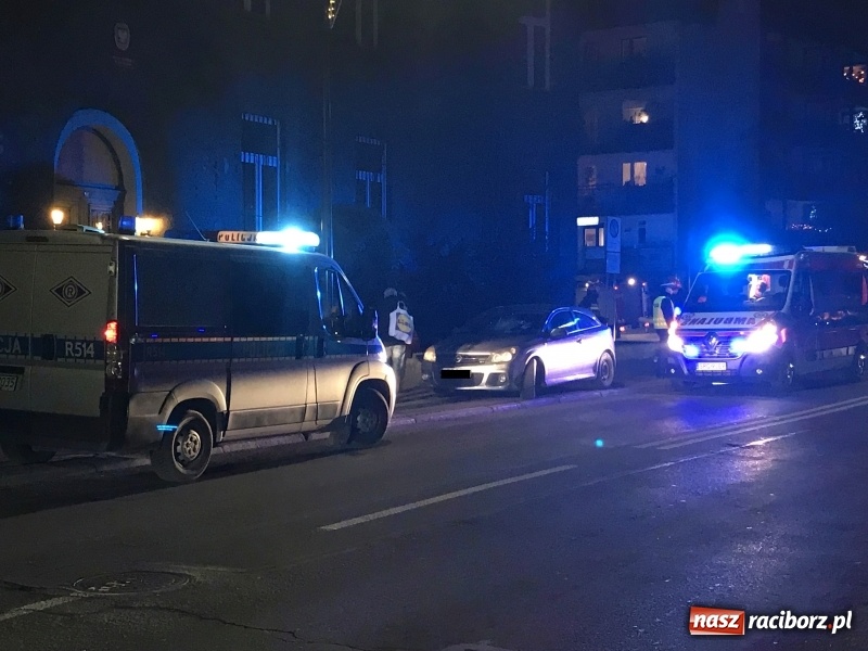 Zdjęcie w galerii na portalu naszraciborz.pl: Potrącenie pieszego przy Urzędzie Skarbowym wiadomości z regionu