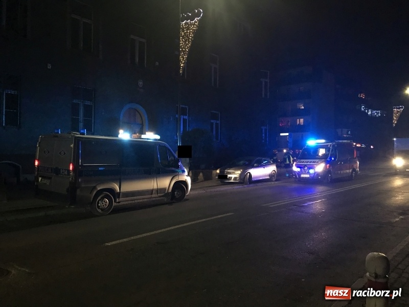 Zdjęcie w galerii na portalu naszraciborz.pl: Potrącenie pieszego przy Urzędzie Skarbowym wiadomości z regionu