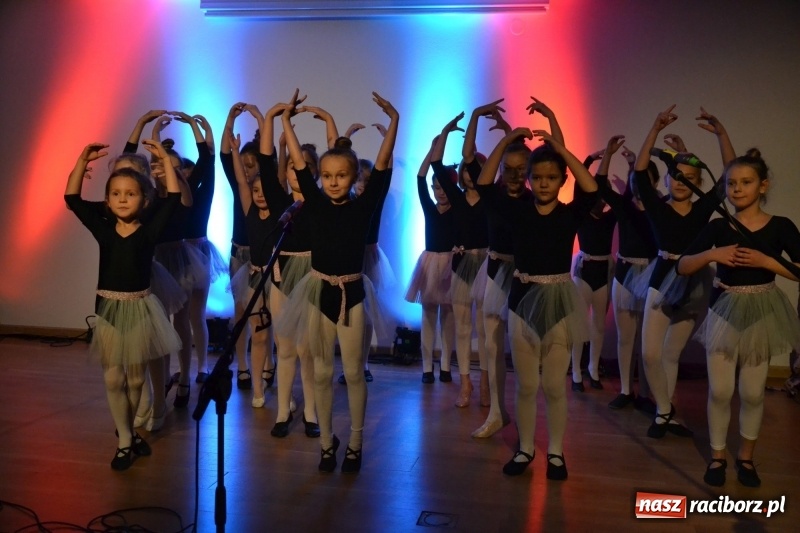 Zdjęcie w galerii na portalu naszraciborz.pl: Jasełka wraz z koncertem kolęd oraz jarmark bożonarodzeniowy na Zamku Piastowskim  wiadomości z regionu