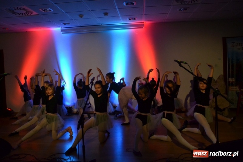 Zdjęcie w galerii na portalu naszraciborz.pl: Jasełka wraz z koncertem kolęd oraz jarmark bożonarodzeniowy na Zamku Piastowskim  wiadomości z regionu