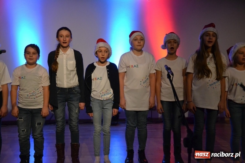 Zdjęcie w galerii na portalu naszraciborz.pl: Jasełka wraz z koncertem kolęd oraz jarmark bożonarodzeniowy na Zamku Piastowskim  wiadomości z regionu