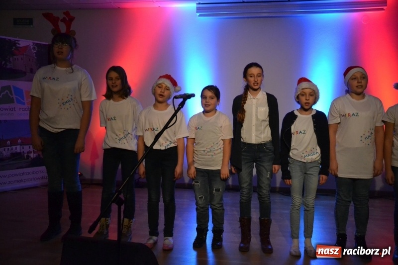 Zdjęcie w galerii na portalu naszraciborz.pl: Jasełka wraz z koncertem kolęd oraz jarmark bożonarodzeniowy na Zamku Piastowskim  wiadomości z regionu