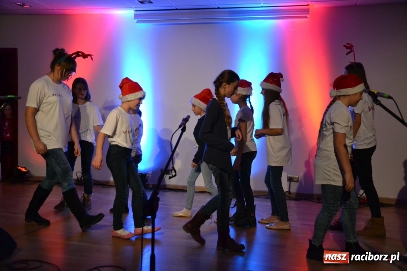 Zdjęcie w galerii na portalu naszraciborz.pl: Jasełka wraz z koncertem kolęd oraz jarmark bożonarodzeniowy na Zamku Piastowskim  wiadomości z regionu