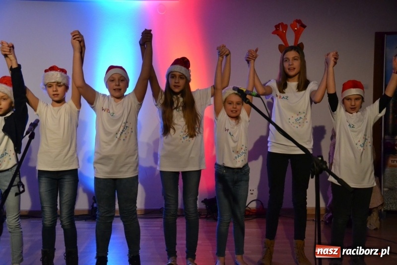 Zdjęcie w galerii na portalu naszraciborz.pl: Jasełka wraz z koncertem kolęd oraz jarmark bożonarodzeniowy na Zamku Piastowskim  wiadomości z regionu