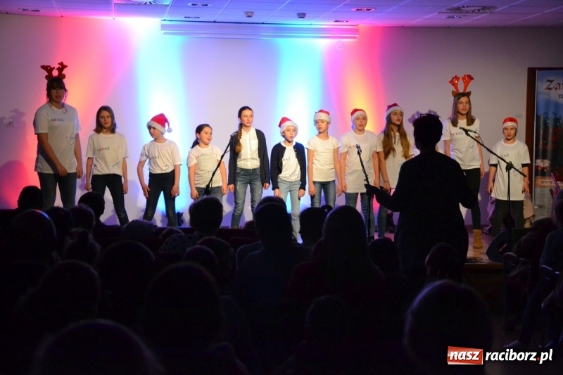 Zdjęcie w galerii na portalu naszraciborz.pl: Jasełka wraz z koncertem kolęd oraz jarmark bożonarodzeniowy na Zamku Piastowskim  wiadomości z regionu