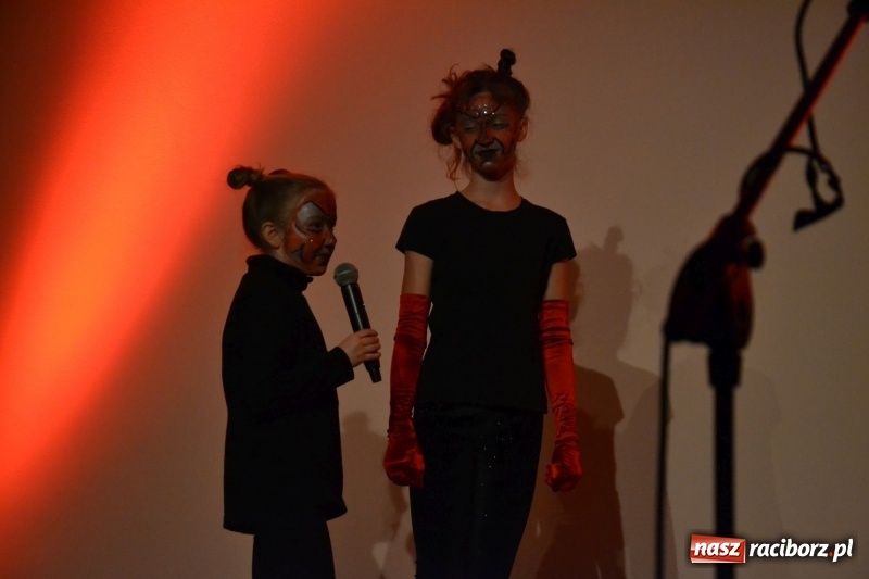 Zdjęcie w galerii na portalu naszraciborz.pl: Jasełka wraz z koncertem kolęd oraz jarmark bożonarodzeniowy na Zamku Piastowskim  wiadomości z regionu