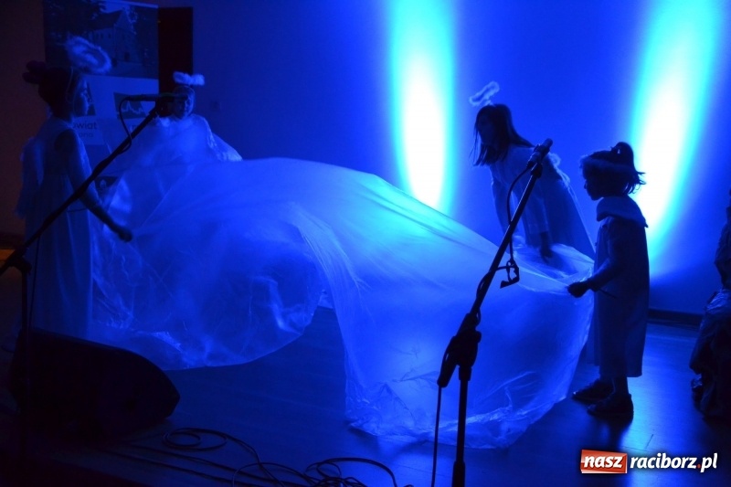 Zdjęcie w galerii na portalu naszraciborz.pl: Jasełka wraz z koncertem kolęd oraz jarmark bożonarodzeniowy na Zamku Piastowskim  wiadomości z regionu