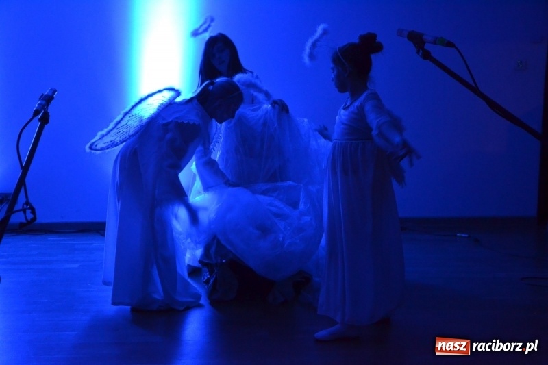 Zdjęcie w galerii na portalu naszraciborz.pl: Jasełka wraz z koncertem kolęd oraz jarmark bożonarodzeniowy na Zamku Piastowskim  wiadomości z regionu