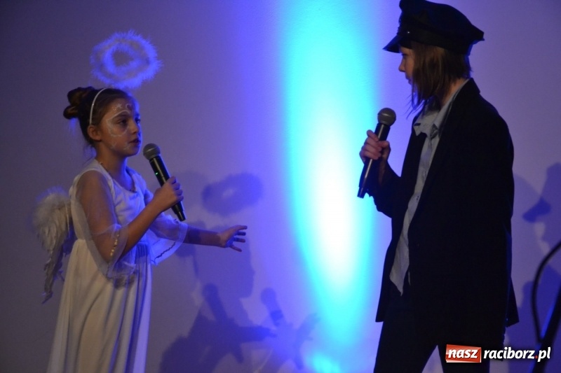 Zdjęcie w galerii na portalu naszraciborz.pl: Jasełka wraz z koncertem kolęd oraz jarmark bożonarodzeniowy na Zamku Piastowskim  wiadomości z regionu