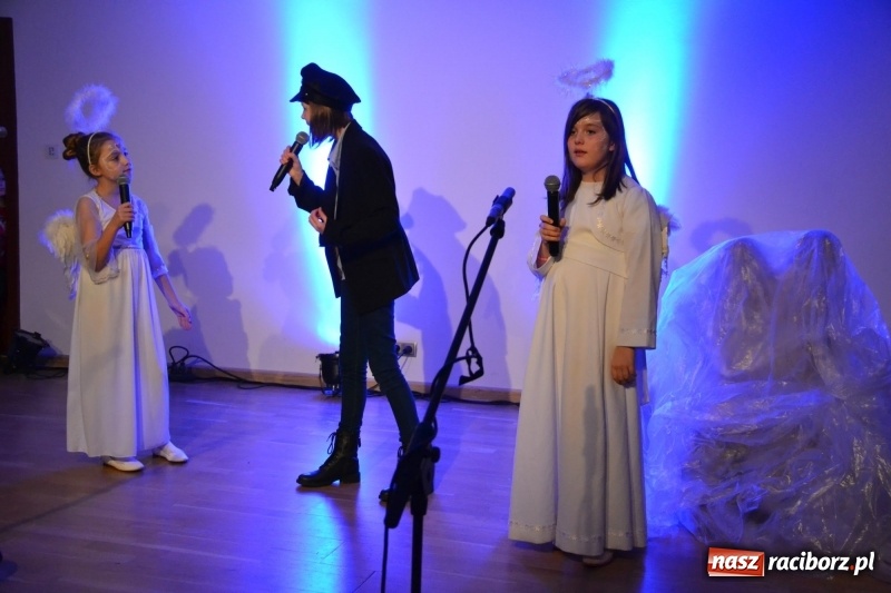 Zdjęcie w galerii na portalu naszraciborz.pl: Jasełka wraz z koncertem kolęd oraz jarmark bożonarodzeniowy na Zamku Piastowskim  wiadomości z regionu