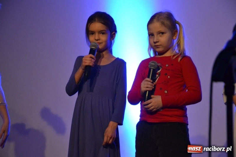 Zdjęcie w galerii na portalu naszraciborz.pl: Jasełka wraz z koncertem kolęd oraz jarmark bożonarodzeniowy na Zamku Piastowskim  wiadomości z regionu